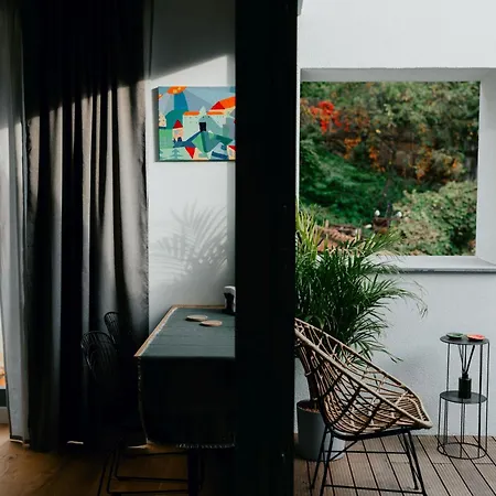 Uptown Monkey 7 Min Walk To Republicii Street Apartment