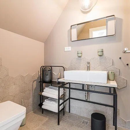 Uptown Monkey 7 Min Walk To Republicii Street Apartment