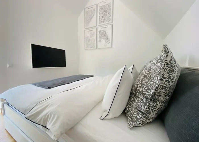 Uptown Monkey 7 Min Walk To Republicii Street Apartment *