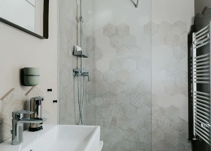 Uptown Monkey 7 Min Walk To Republicii Street *