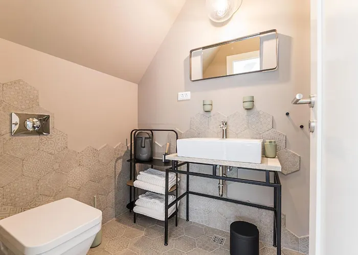 Uptown Monkey 7 Min Walk To Republicii Street Apartment