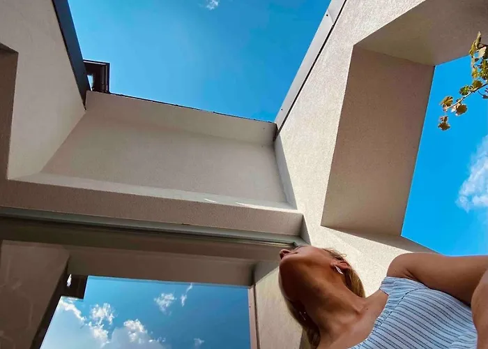 Uptown Monkey 7 Min Walk To Republicii Street *